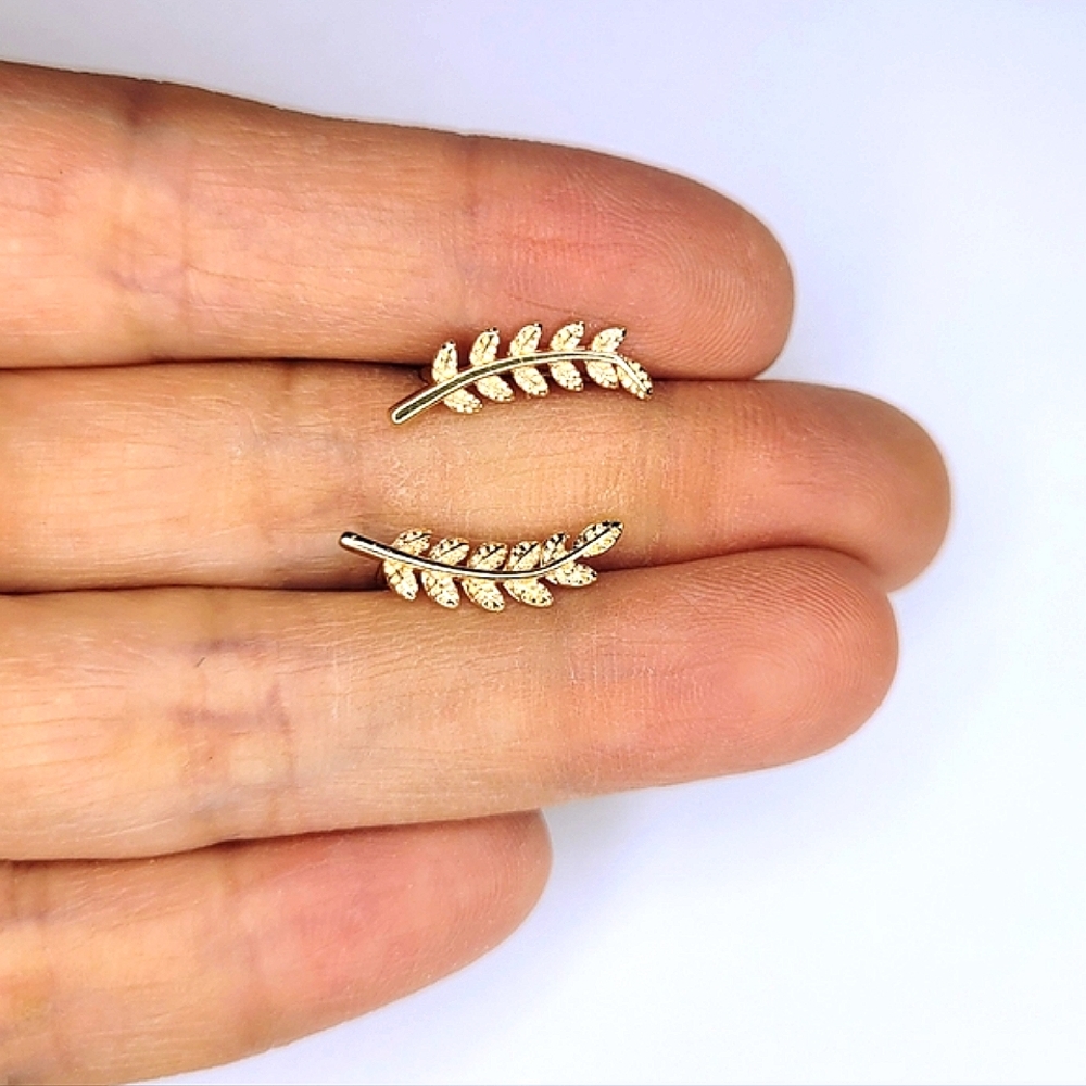 Set of beautiful dainty gold color leaf shaped style climber earrings